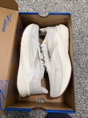 Brooks REVEL 8